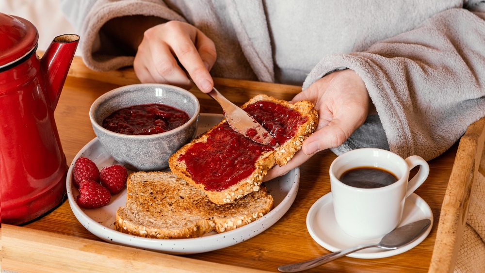 Βιάζεσαι κι εσύ το πρωί; 7 ιδέες για υγιεινό πρωινό που μπορείς να φας «στο πόδι»