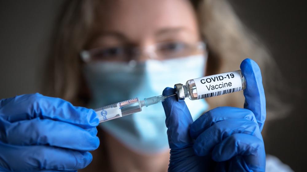 Πόσο αποτελεσματικά είναι τα νέα εμβόλια κατά της COVID-19; Τι δείχνει μελέτη