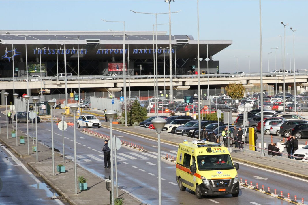 Healthstories Εντυπωσιακή άσκηση ετοιμότητας του ΕΚΑΒ για απειλή χρήσης βόμβας με ομηρία, στο αεροδρόμιο Θεσσαλονίκης (φωτό)