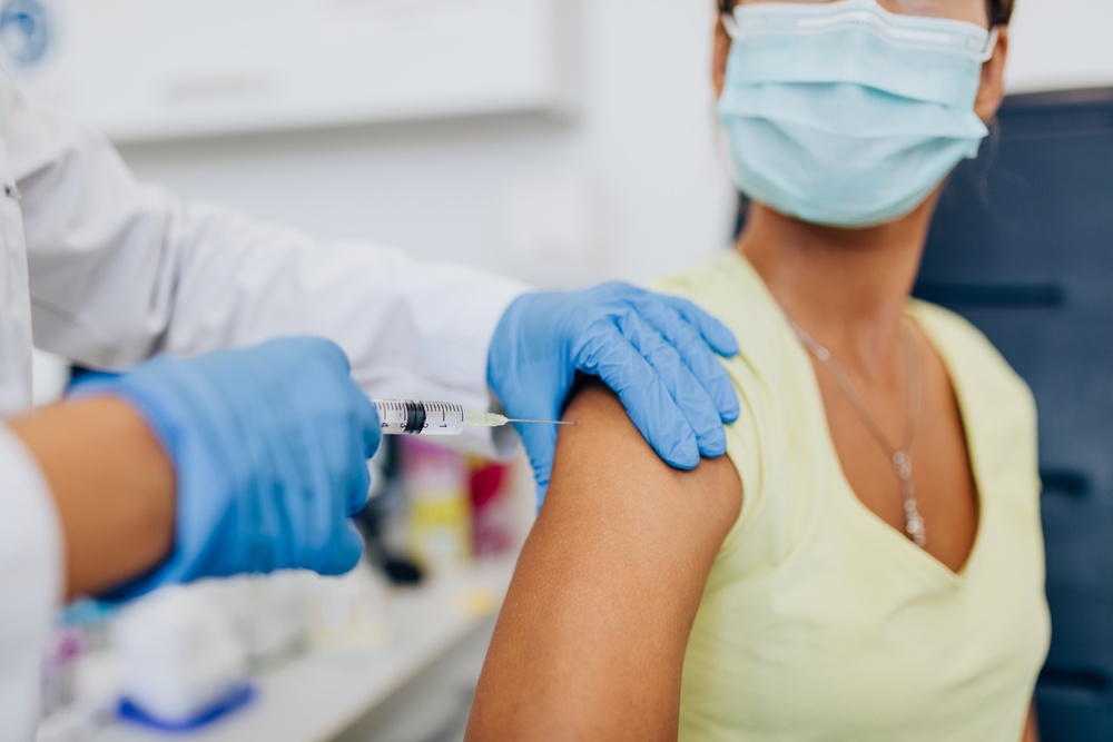 FDA Υπέρ του ετήσιου εμβολίου κατά της COVID-19.jpg