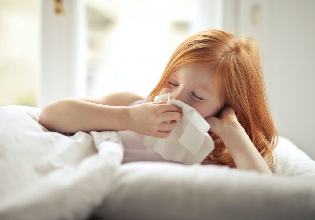 Σήμα κινδύνου στέλνουν οι Ω.Ρ.Λ στους γονείς μικρών παιδιών για τις λοιμώξεις του ανωτέρου αναπνευστικού