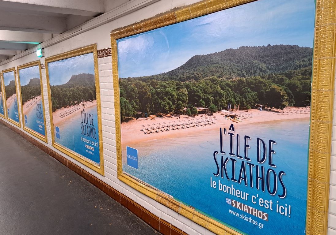 Skiathos apporte l’été à Londres et à Paris