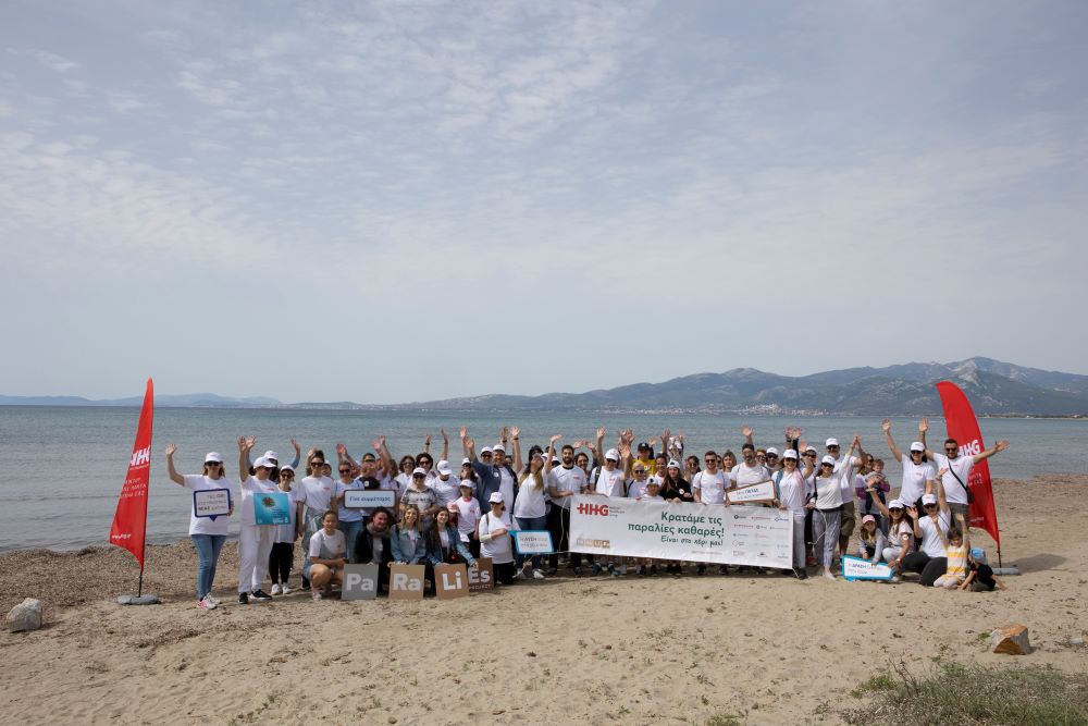 Healthstories 75 εργαζόμενοι - εθελοντές του Ομίλου Hellenic Healthcare καθάρισαν την παραλία του Σχινιά