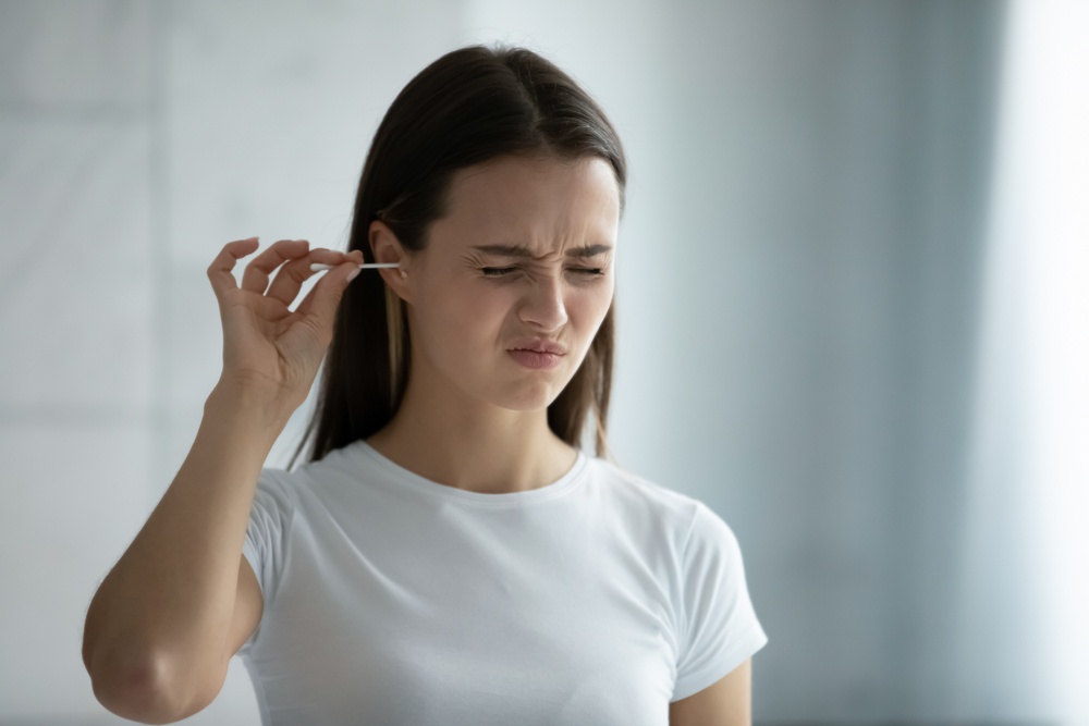 Το λάθος που κάνουμε όταν καθαρίζουμε τα αυτιά μας