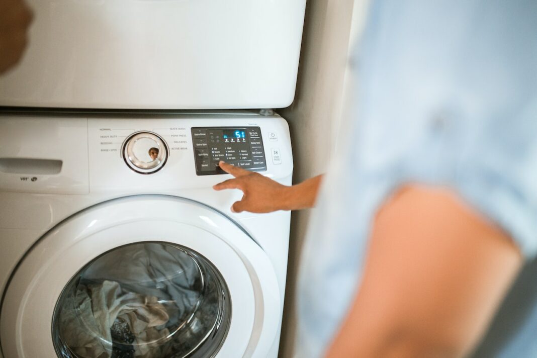 Για ποιο λόγο πρέπει να βάζετε ένα μωρομάντηλο σε κάθε πλύση μέσα στο πλυντήριο