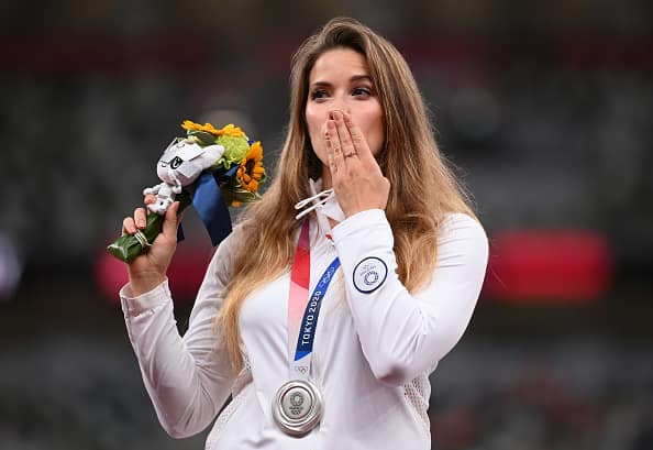 Ολυμπιονίκης πούλησε το μετάλλιό της για να πληρώσει εγχείριση μωρού!