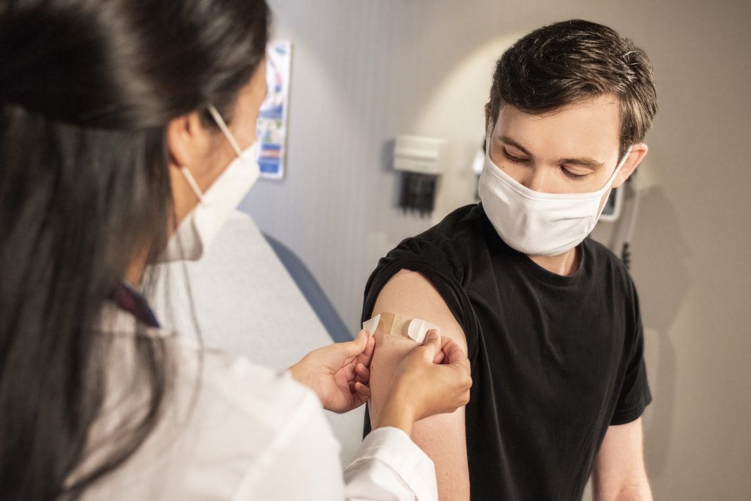 Νέα μελέτη: Η λοίμωξη με το στέλεχος Δέλτα διπλασιάζει τον κίνδυνο νοσηλείας σε ανεμβολίαστους