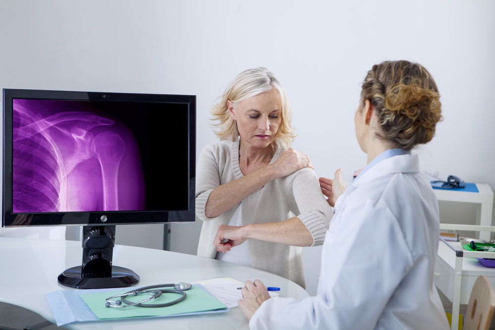 Οστεοπόρωση: Μία στις 2 γυναίκες θα υποστεί κατάγματα εξαιτίας της νόσου