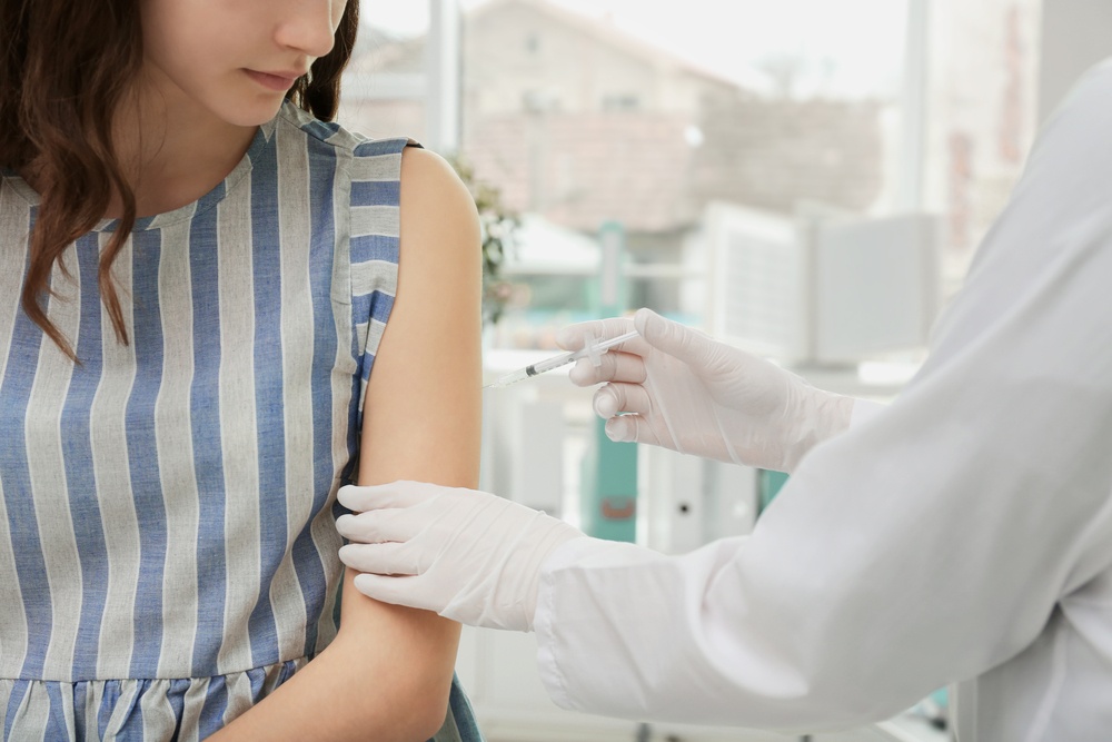 Σχεδόν όλοι οι άνθρωποι με σοβαρή αλλεργία μπορούν με ασφάλεια να εμβολιαστούν πλήρως κατά της COVID-19
