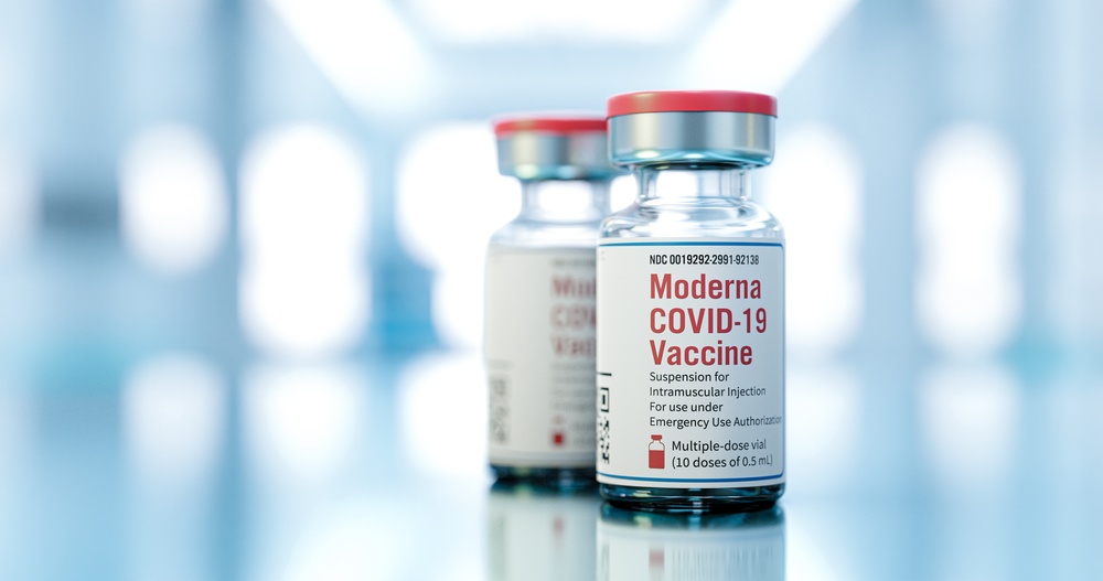 Σε καμία περίπτωση δεν είναι το ίδιο αποτελεσματικά τα εμβόλια για την Όμικρον, λέει ο επικεφαλής της Moderna