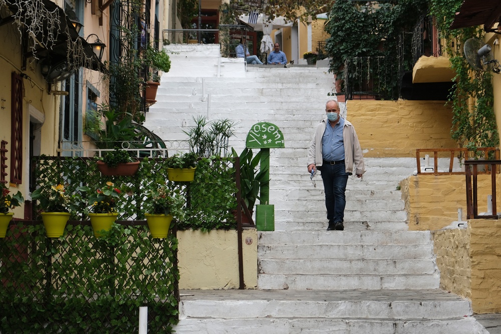 Κορονοϊός 3.689 κρούσματα, 85 θάνατοι, 670 διασωληνωμένοι