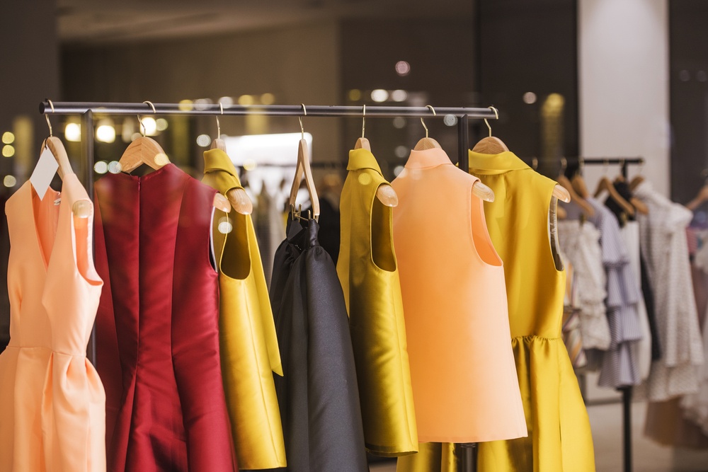 Πώς μπορεί το χρώμα των ρούχων να επηρεάσει τη διάθεσή σας;