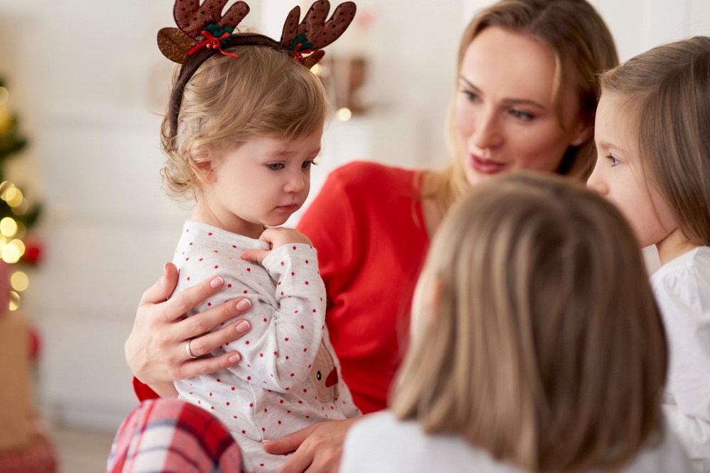 Χριστούγεννα μετά το διαζύγιο: Πώς θα βοηθήσετε το παιδί να διαχειριστεί τη νέα κατάσταση