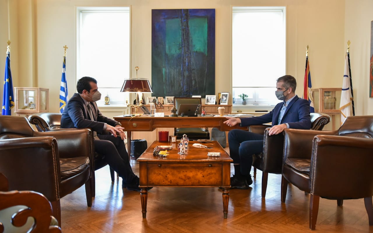 Με τον δήμαρχο Αθηναίων Κώστα Μπακογιάννη, συναντήθηκε το πρωί της Παρασκευής (21/01), ο υπουργός Υγείας Θάνος Πλεύρης