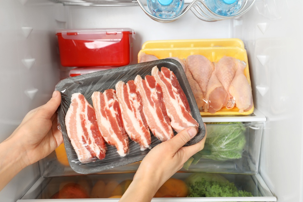 Τι πρέπει και τι δεν πρέπει να κάνουμε όταν αποθηκεύουμε κρέας στο ψυγείο
