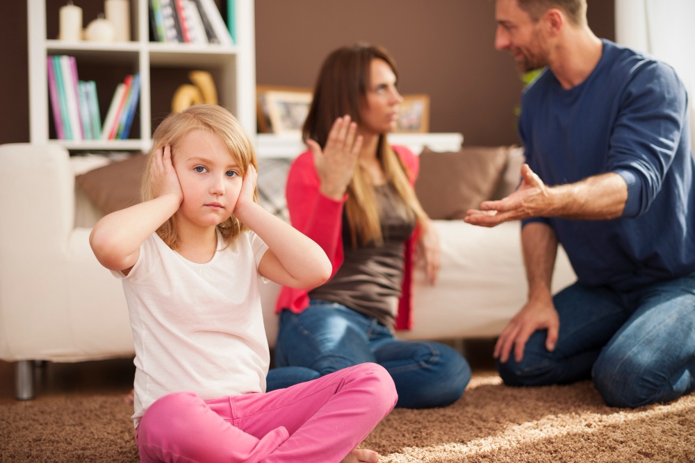 Η βία γεννιέται πάντα μέσα στην οικογένεια: Τα 5 μεγάλα λάθη που κάνουν οι γονείς