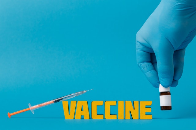 Ποια η διάρκεια και η αποτελεσματικότητα της ανοσίας μετά από λοίμωξη και εμβολιασμό έναντι του SARS-CoV-2
