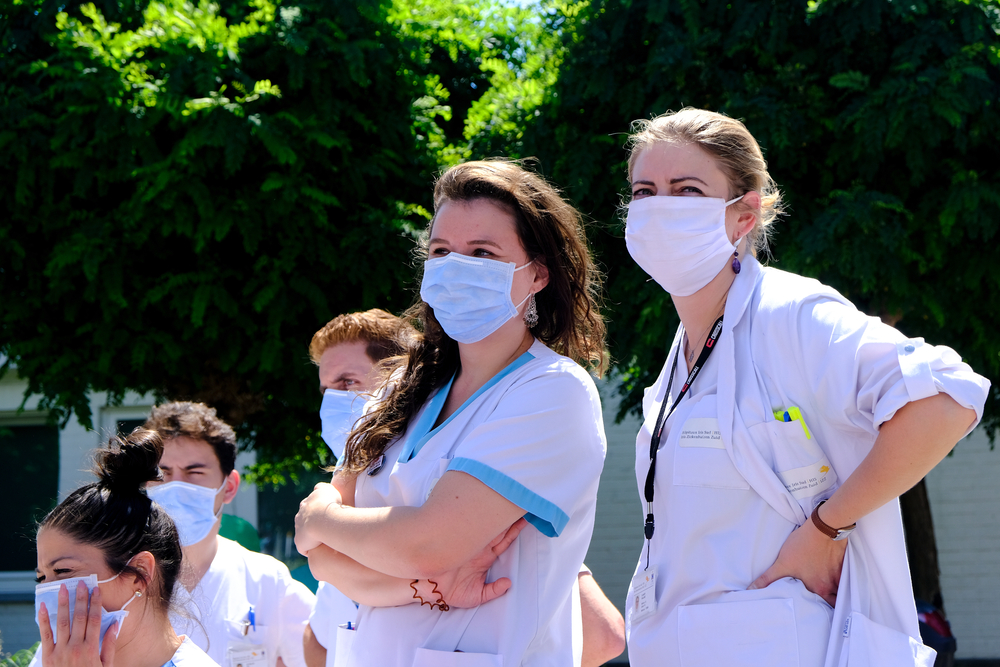 Στάση εργασίας και πορεία στη Βουλή των νοσοκομειακών γιατρών για τον προσωπικό γιατρό