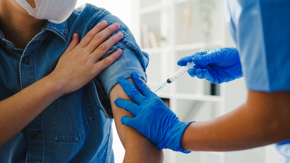 COVID-19: Πώς η αναμνηστική δόση του εμβολίου επηρεάζει τους ασθενείς με πολλαπλούν μυέλωμα