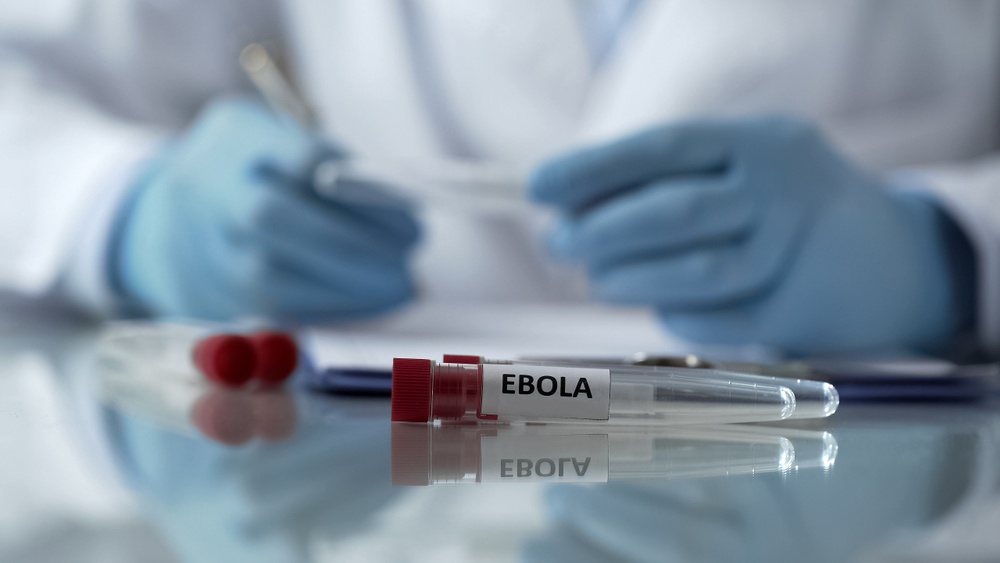 Ο ΠΟΥ συνιστά τη χρήση δύο σκευασμάτων μονοκλωνικών αντισωμάτων για τη θεραπεία του Έμπολα