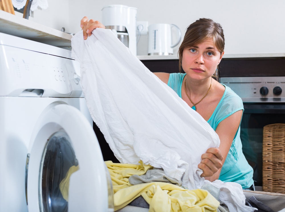 10 λάθη που κάνετε με το πλύσιμο των ρούχων στο πλυντήριο