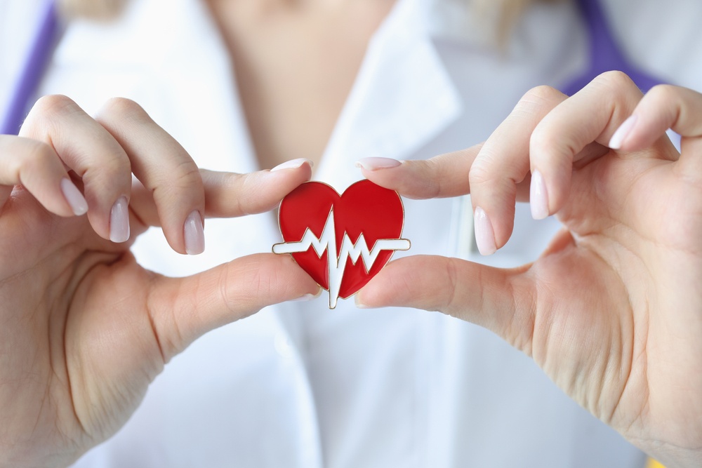 Παλμοί καρδιάς: Ποιες είναι οι φυσιολογικές τιμές και πώς να τις ρίξετε
