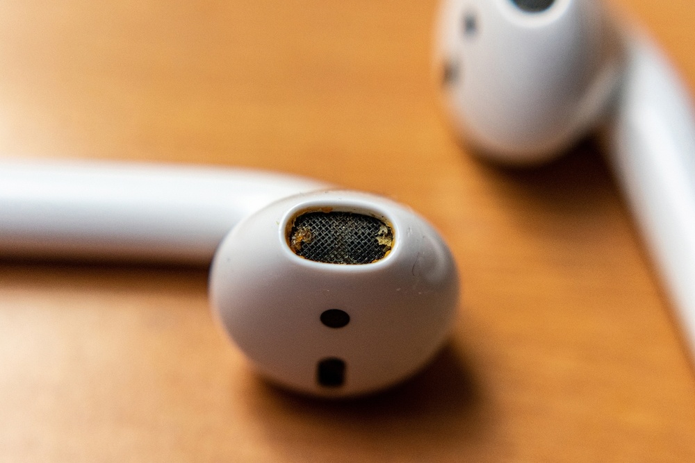 Healthstories Πώς να καθαρίσετε τα ασύρματα ακουστικά χωρίς να τα καταστρέψετε
