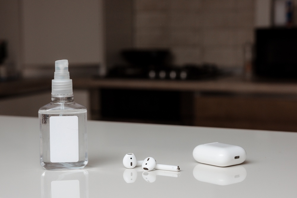 Healthstories Πώς να καθαρίσετε τα ασύρματα ακουστικά χωρίς να τα καταστρέψετε