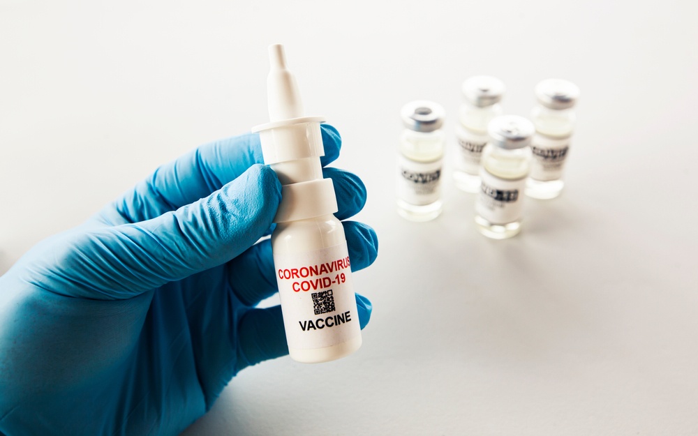 Απογοήτευση στις δοκιμές για το ρινικό εμβόλιο κατά του κορωνοϊού - Καταλήγει στο στομάχι