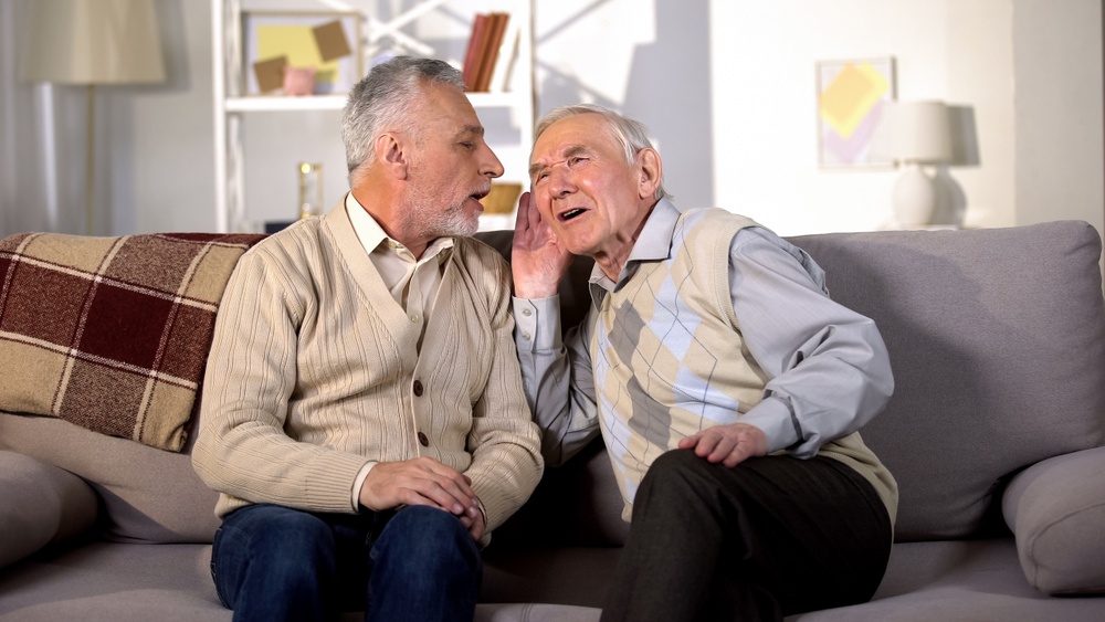 Healthstories Ο κίνδυνος που απειλεί τους ηλικιωμένους με σοβαρή απώλεια ακοής