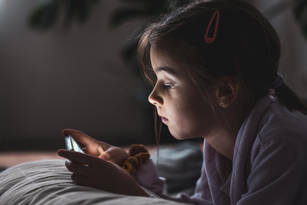 Σεμινάριο Infokids.gr: “Social media και dark web: Πόσο κινδυνεύει το παιδί μου και πώς θα το προστατεύσω” στο Δημοτικό Θέατρο Πειραιά