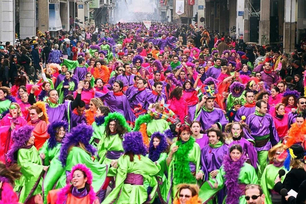 Πάτρα: Περισσότεροι από 50.000 καρναβαλιστές στη μεγάλη παρέλαση θα στείλουν μηνύματα ελπίδας και χαράς για τη ζωή