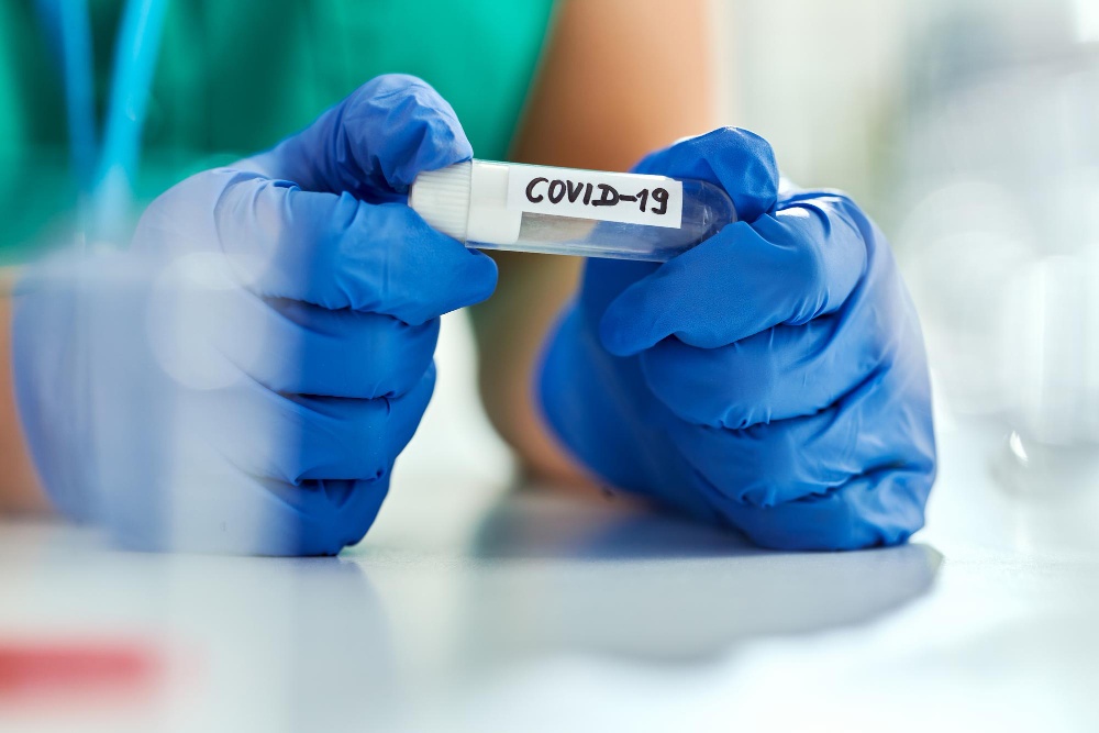 Επιτατική ανάγκη η δημιουργία post COVID ιατρείων – Να παρακολουθούνται όσοι νόσησαν
