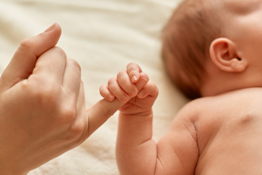 Παρένθετη μητρότητα: Είναι για όλους; Τι ισχύει στην Ελλάδα, οι προϋποθέσεις