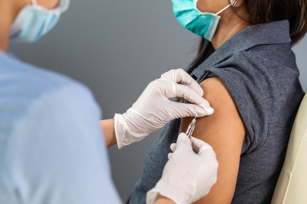 Οι θάνατοι και οι παρενέργειες των εμβολίων κατά του κορονοϊού - Λίστα ΕΟΦ