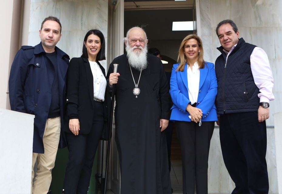 Healthstories Ο Αρχιεπίσκοπος Ιερώνυμος και η Ζωή Ράπτη στη Μονάδα για την άνοια «Καρέλλειο», στο Χαλάνδρι