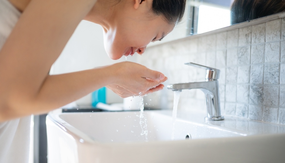 Πόσο συχνά πρέπει να πλένετε το πρόσωπο σας, σύμφωνα με τους δερματολόγους