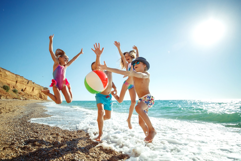 Οδηγίες προστασίας των παιδιών στην παραλία, από τον ΙΣΑ