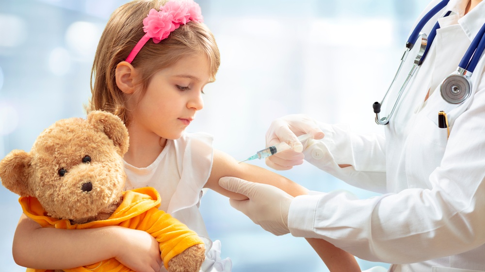 Ο εμβολιασμός απορροφά μόλις το 0,6% των δαπανών υγείας - Χαμηλή η κάλυψη αγοριών και κοριτσιών για τον ιό HPV