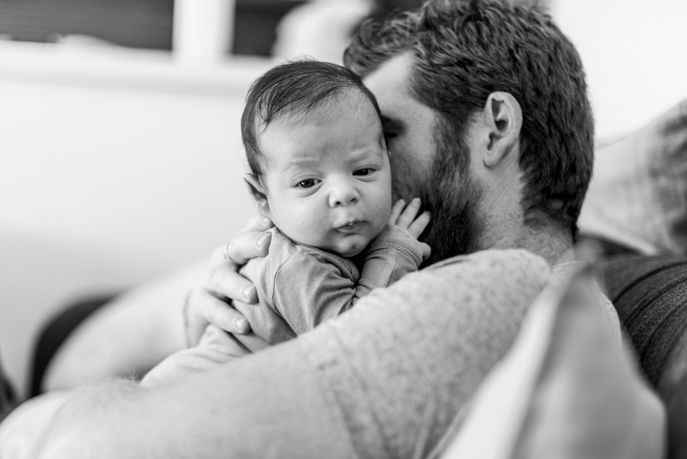 Έρευνα: Τι είναι αυτό που οδηγεί τους νέους μπαμπάδες στα αντικαταθλιπτικά;
