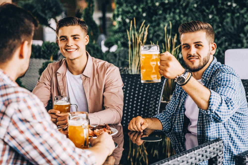 Τι προκαλεί την μπυροκοιλιά; Ευθύνεται μόνο η μπύρα;