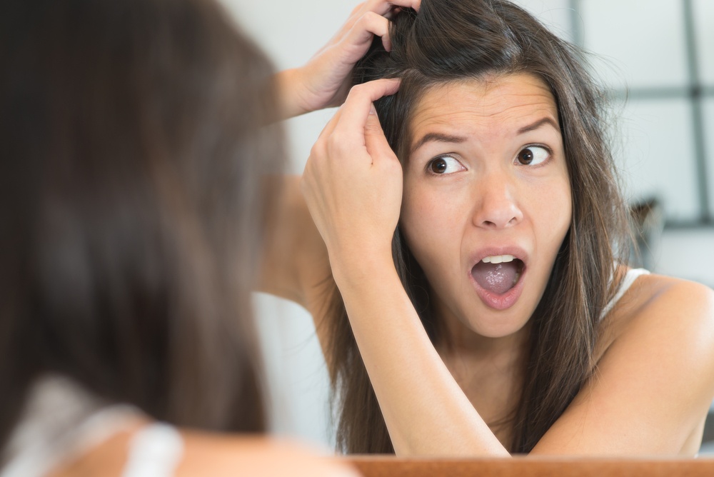 17 σημάδια που δείχνουν ότι θα έχετε πιο νωρίς άσπρες τρίχες στα μαλλιά