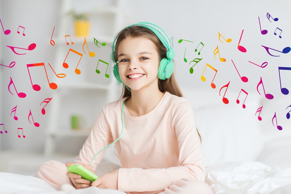 Κίνδυνοι για την ακοή των παιδιών από τον υπερβολικό θόρυβο - Η απειλή από τα ακουστικά