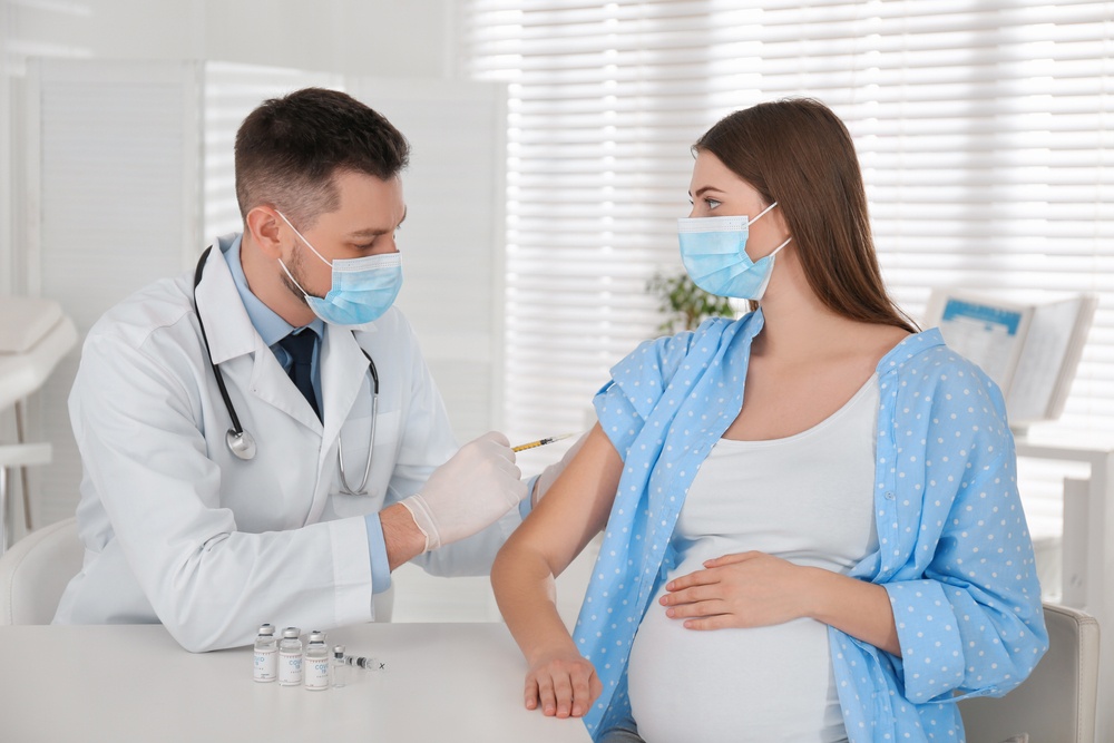 Τα οφέλη των νεογέννητων από τον εμβολιασμό των εγκύων κατά της COVID-19