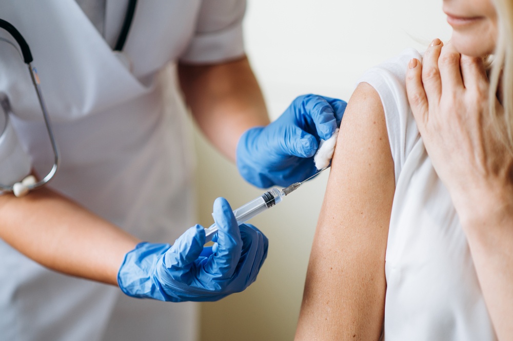 Healthstories ΗΠΑ Οι συστάσεις για τον εμβολιασμό ενηλίκων για το 2024