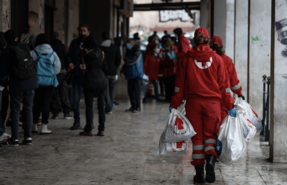 Healthstories Παροχή βοήθειας για το κρύο από τον ΕΕΣ στους άστεγους της Αθήνας