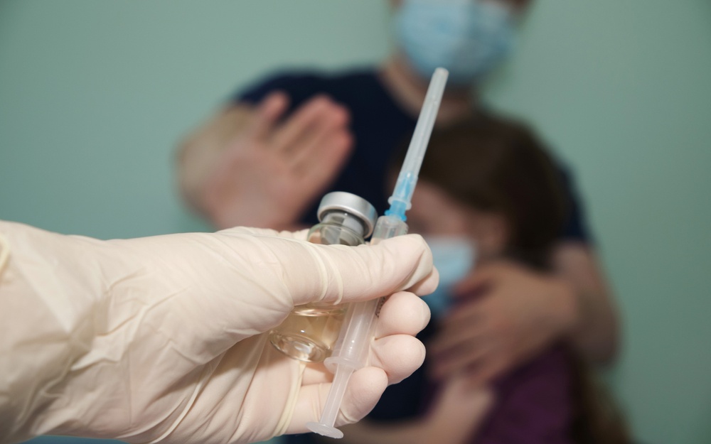 Απάντηση Γεωργιάδη στους πολέμιους των εμβολίων για την COVID-19