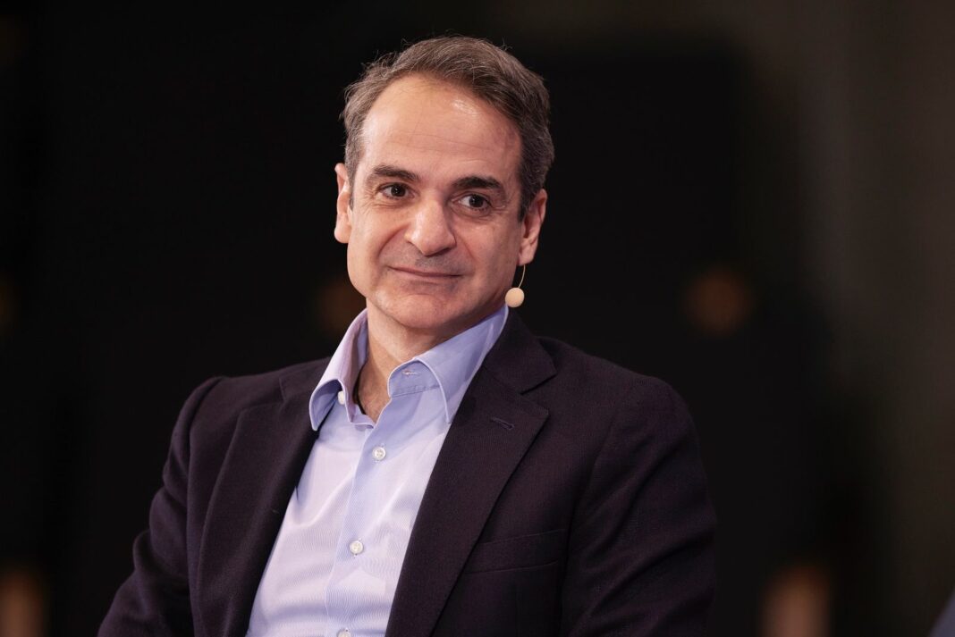 Mitsotakis se SFEE pou tha kinithei i xrimatodotisi tou farmakou