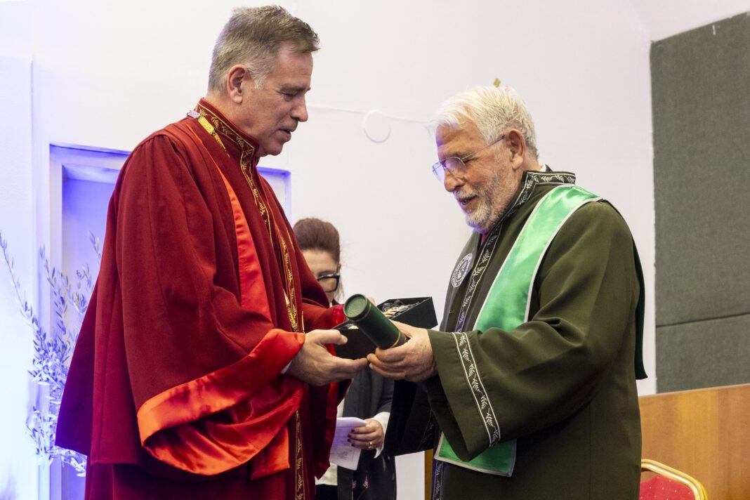 Gr. Georgios Apostolopoulos - Epitimos Didaktoras