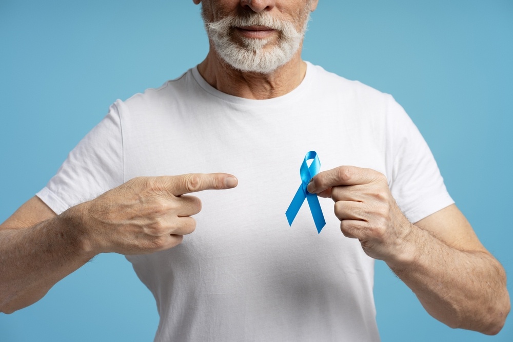 Close,Up,Of,Senior,Man,Pointing,At,Blue,Ribbon,Supporting proliptikoy-elegchoy-prostati